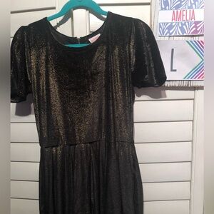 NWT- LuLaRoe elegant Amelia - size large